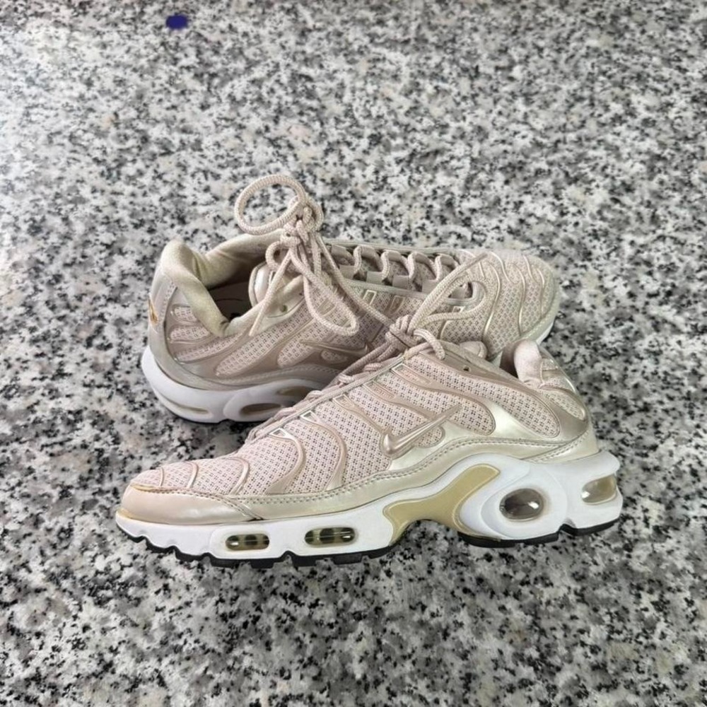 Nike Women's Air Max Plus Premium Desert Sneaker Shoe W6.5 848891